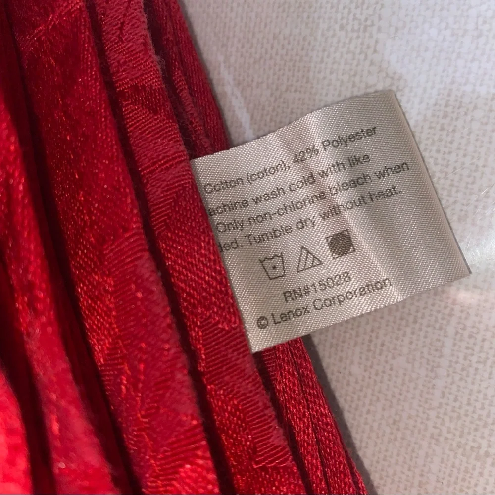 Lenox 60”X 104” Oblong Cloth Tablecloth Red Holly Berries Print